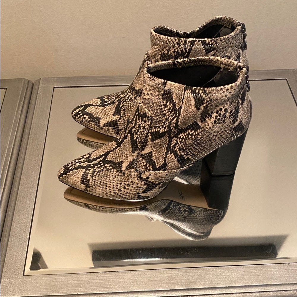 Chic Snakeskin Patterned Ankle Boots - image 5